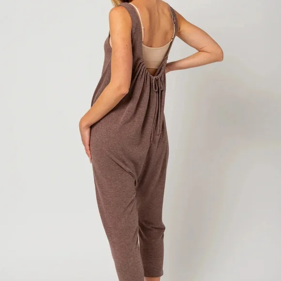 GILLI Brown Sleeveless Jumpsuit With Pockets - Picture 2 of 6